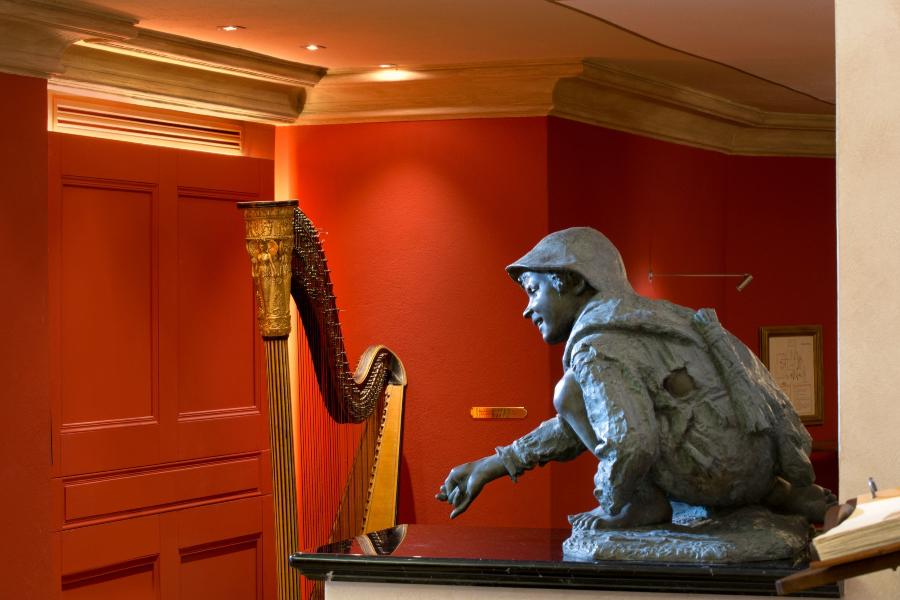 BETWEEN MUSIC AND HISTORY Art Hotel Commercianti болонье BETWEEN MUSIC AND HISTORY Art Hotel Commercianti болонье