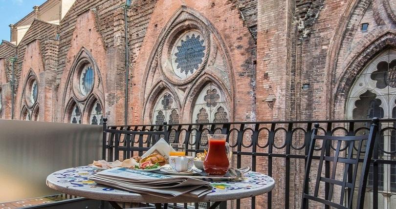 THE FLAMES AND THE BRENTATORI: LIFE IN THE MEDIEVAL BOLOGNA Art Hotel Commercianti болонье THE FLAMES AND THE BRENTATORI: LIFE IN THE MEDIEVAL BOLOGNA Art Hotel Commercianti болонье