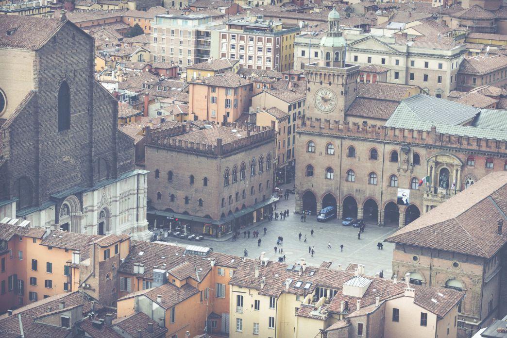 THE ORIGIN OF THE BOLOGNESE PORCHES Art Hotel Commercianti болонье THE ORIGIN OF THE BOLOGNESE PORCHES Art Hotel Commercianti болонье