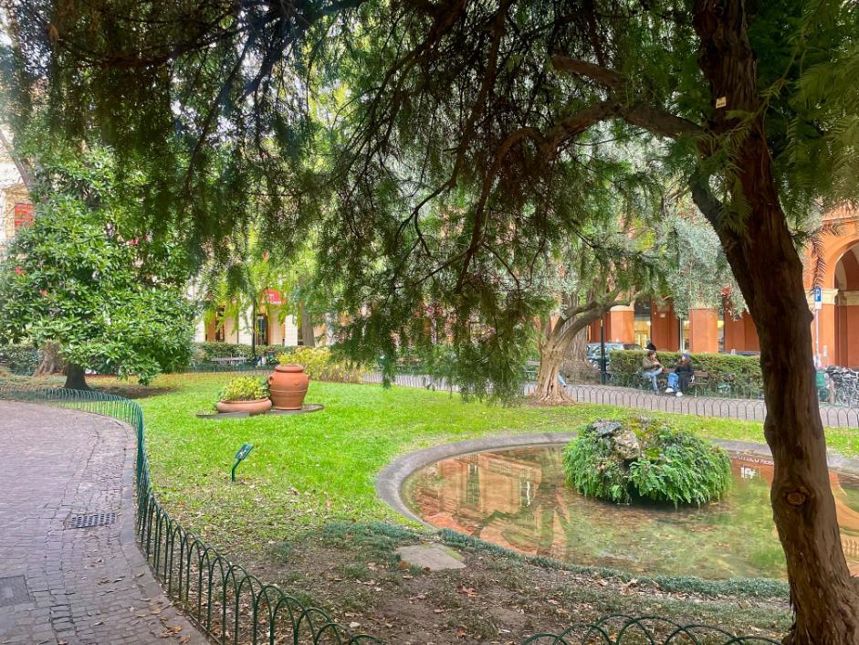 GREEN OASIS IN THE SOUL OF BOLOGNA  Art Hotel Commercianti болонье GREEN OASIS IN THE SOUL OF BOLOGNA  Art Hotel Commercianti болонье